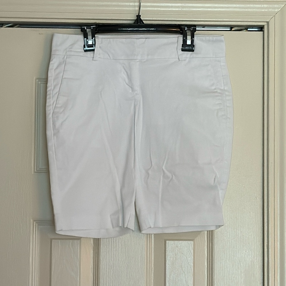 Like New Ann Taylor 00P White Boardwalk Shorts